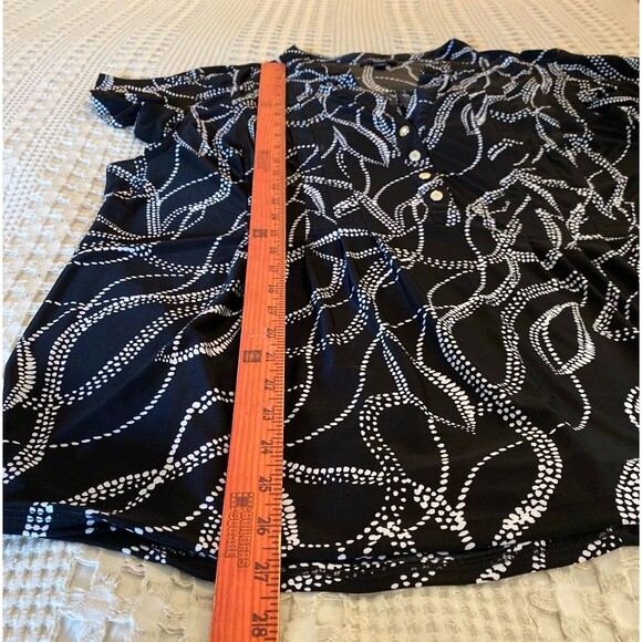 Cocomo Blouse Plus Size 2X Black White Pattern Flutter Sleeve + Stretch Top - Picture 9 of 9